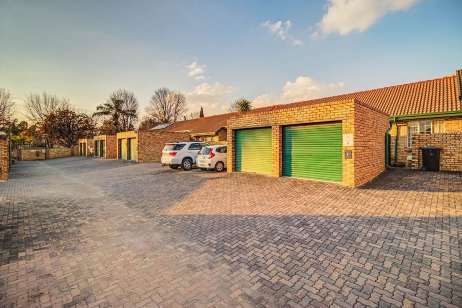 3 Bedroom Property for Sale in Glen Marais Gauteng