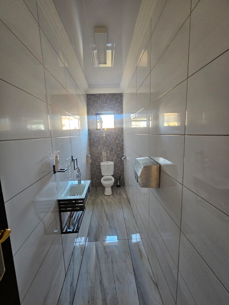 To Let 6 Bedroom Property for Rent in Zambezi Country Estate Gauteng