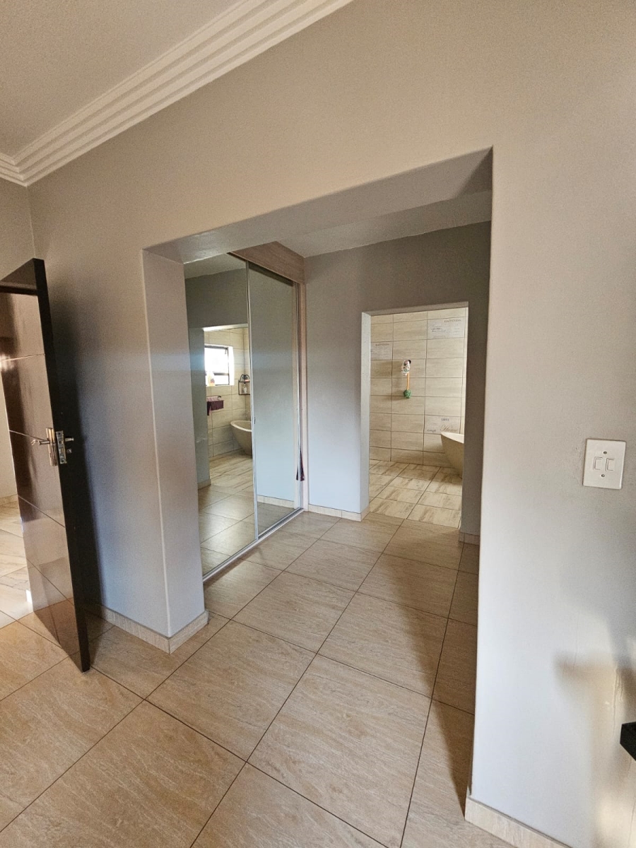 To Let 6 Bedroom Property for Rent in Zambezi Country Estate Gauteng