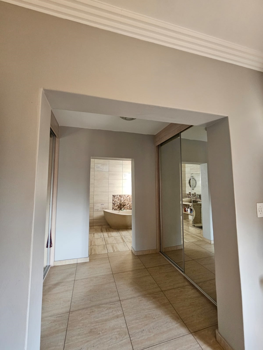 To Let 6 Bedroom Property for Rent in Zambezi Country Estate Gauteng