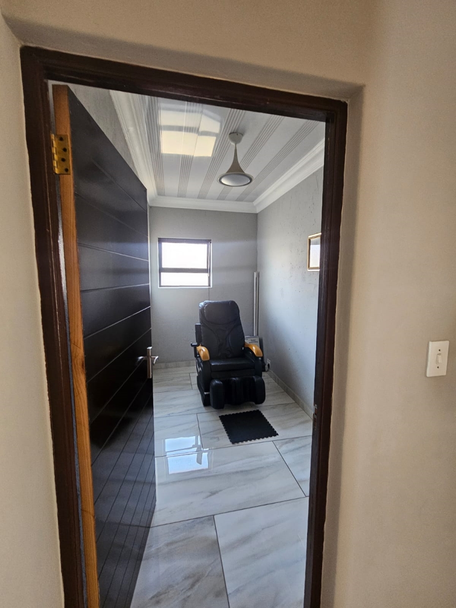 To Let 6 Bedroom Property for Rent in Zambezi Country Estate Gauteng
