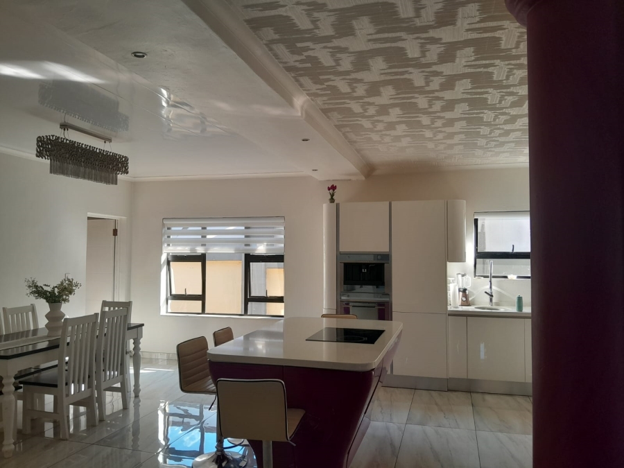To Let 6 Bedroom Property for Rent in Zambezi Country Estate Gauteng