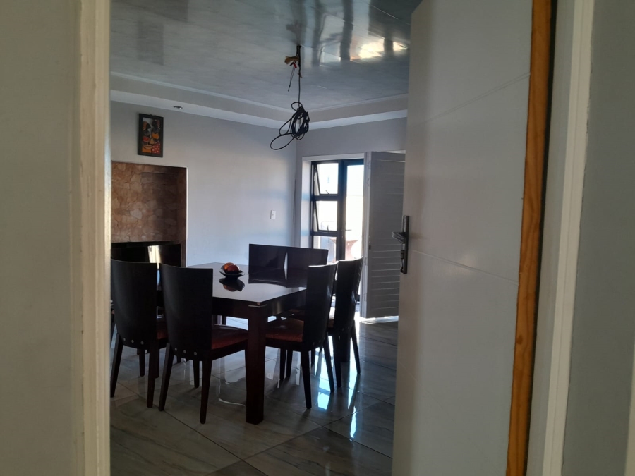 To Let 6 Bedroom Property for Rent in Zambezi Country Estate Gauteng