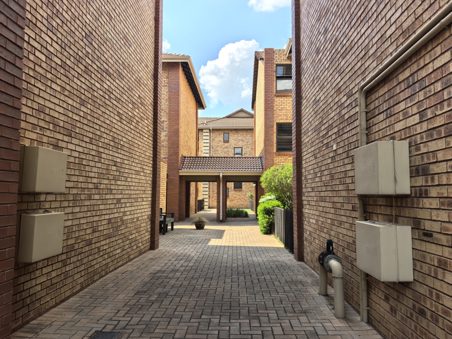 1 Bedroom Property for Sale in Olivedale Gauteng
