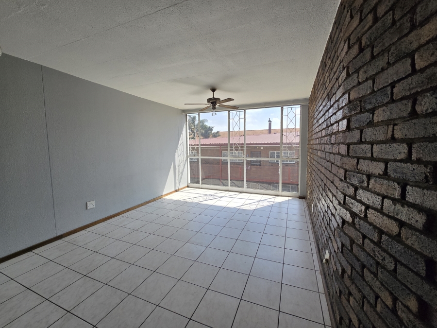 2 Bedroom Property for Sale in New Redruth Gauteng