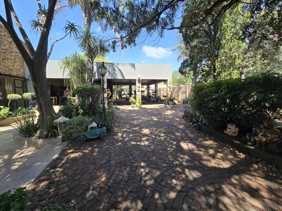 4 Bedroom Property for Sale in Parkhill Gardens Gauteng