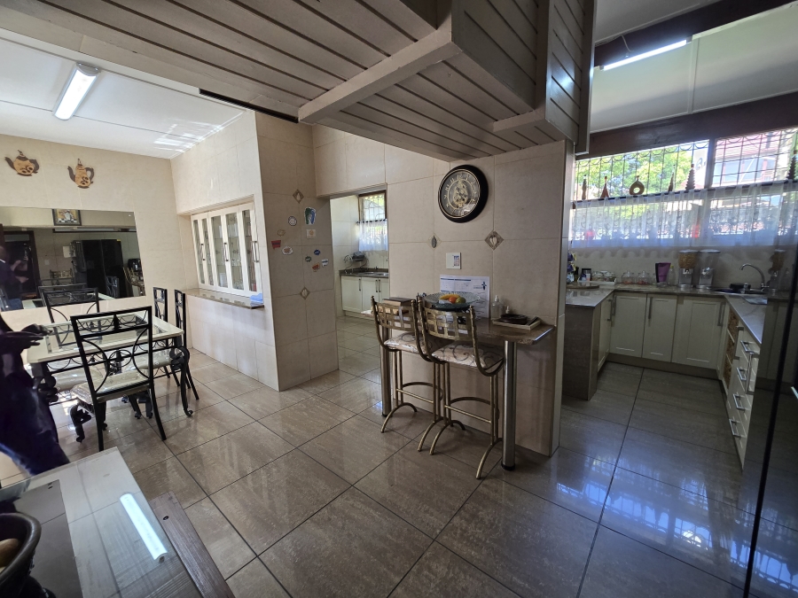4 Bedroom Property for Sale in Parkhill Gardens Gauteng