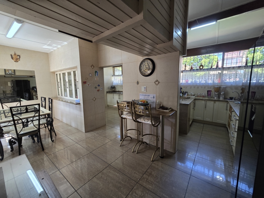 4 Bedroom Property for Sale in Parkhill Gardens Gauteng