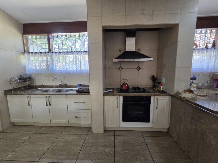4 Bedroom Property for Sale in Parkhill Gardens Gauteng