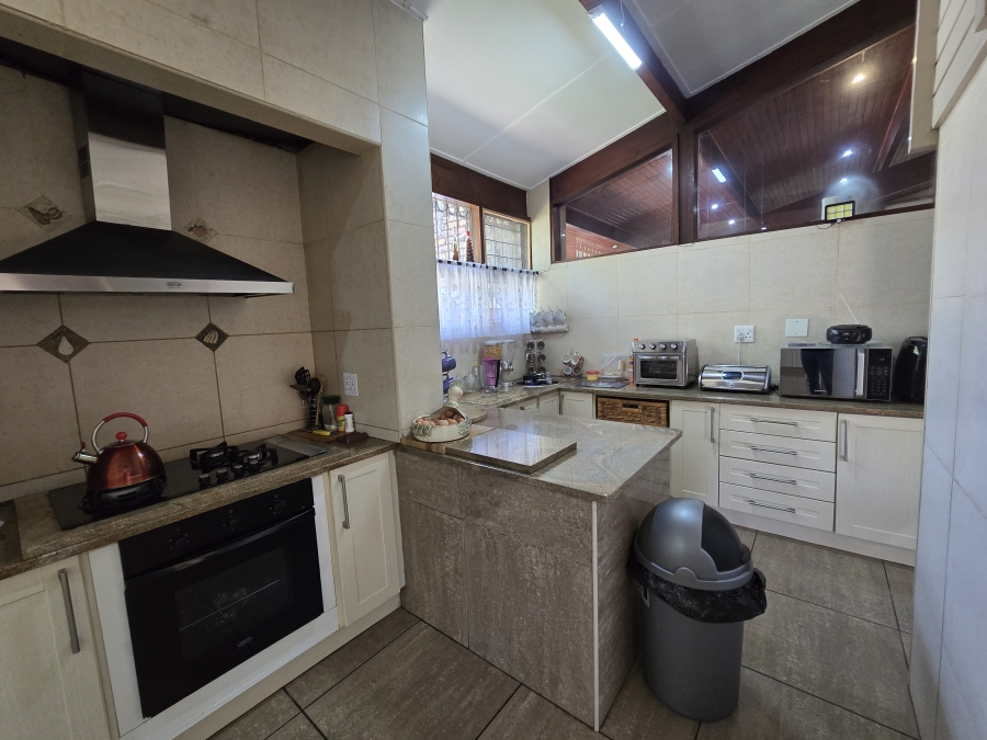 4 Bedroom Property for Sale in Parkhill Gardens Gauteng