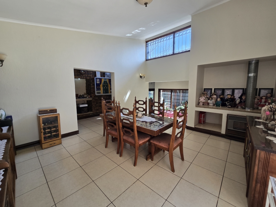 4 Bedroom Property for Sale in Parkhill Gardens Gauteng