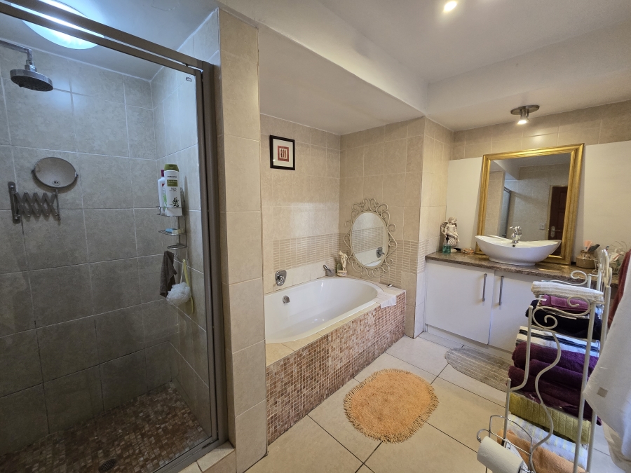 4 Bedroom Property for Sale in Parkhill Gardens Gauteng