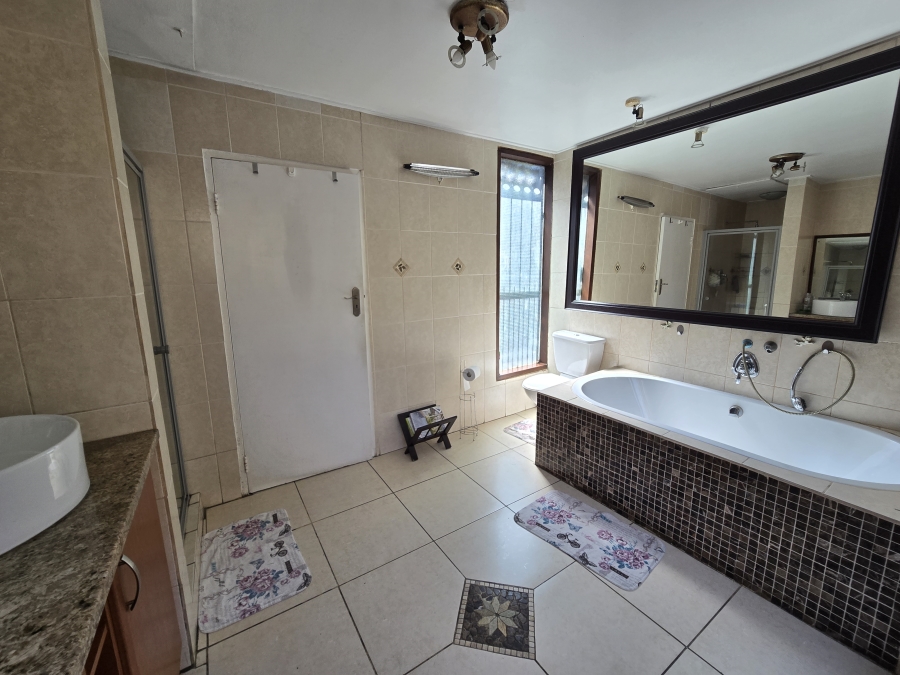4 Bedroom Property for Sale in Parkhill Gardens Gauteng