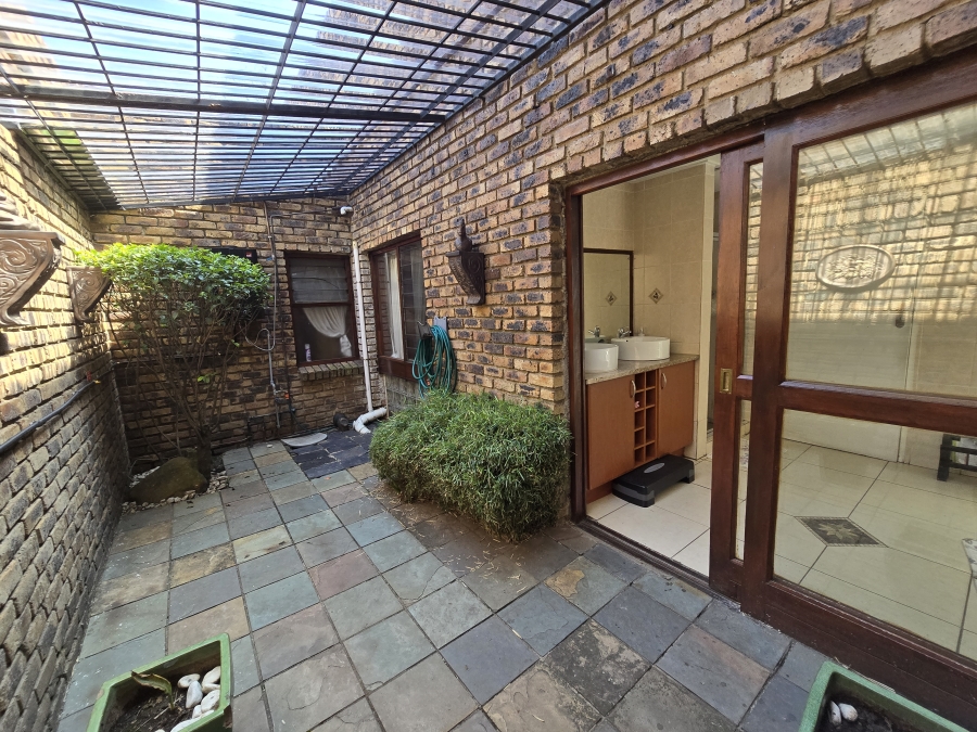 4 Bedroom Property for Sale in Parkhill Gardens Gauteng