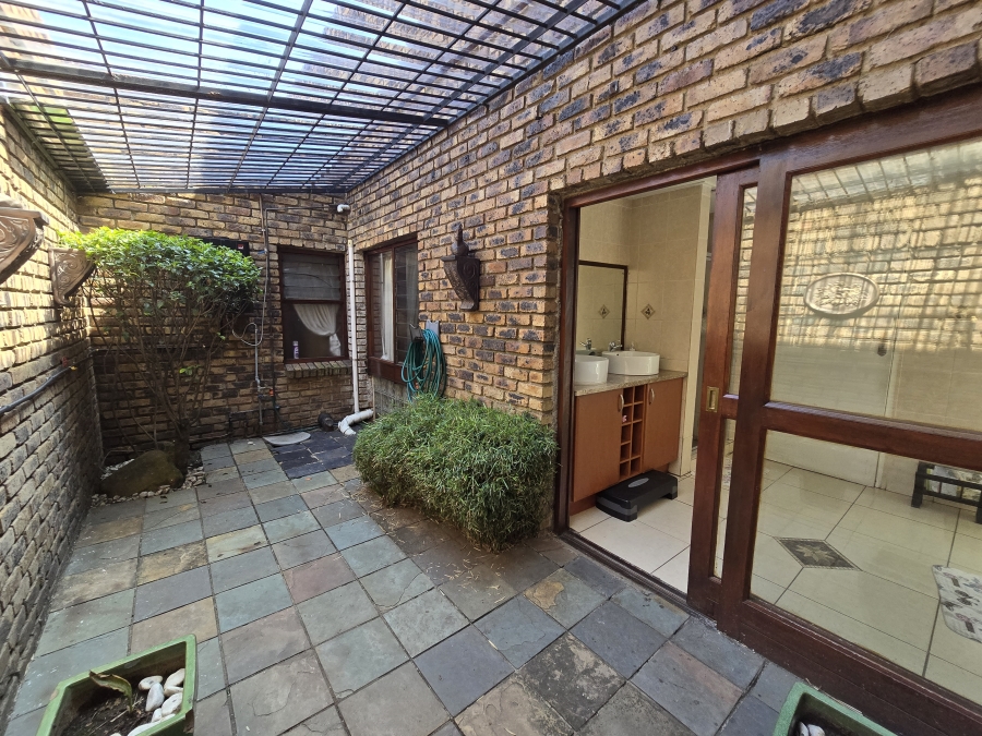 4 Bedroom Property for Sale in Parkhill Gardens Gauteng