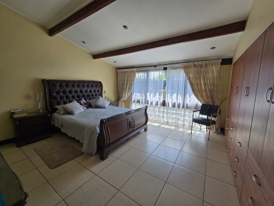 4 Bedroom Property for Sale in Parkhill Gardens Gauteng