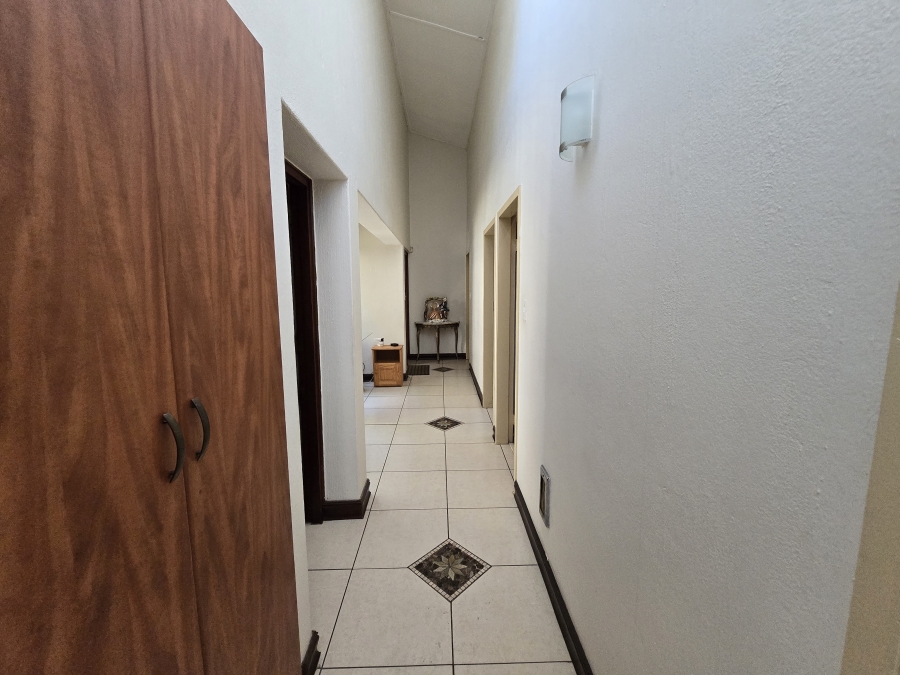 4 Bedroom Property for Sale in Parkhill Gardens Gauteng