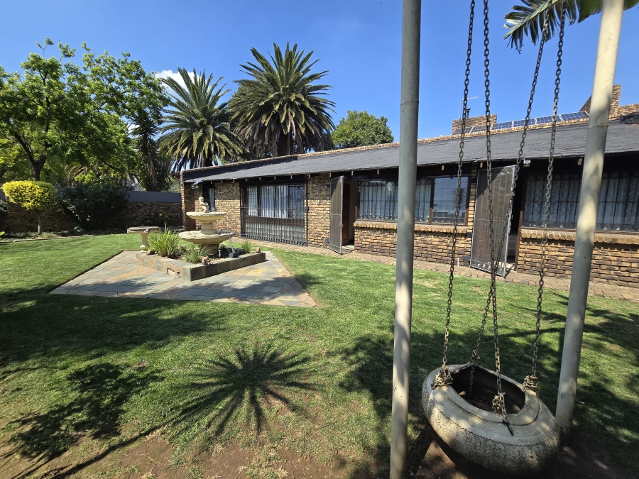 4 Bedroom Property for Sale in Parkhill Gardens Gauteng