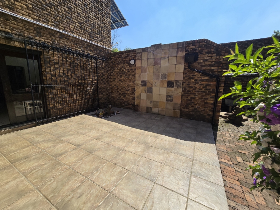 4 Bedroom Property for Sale in Parkhill Gardens Gauteng