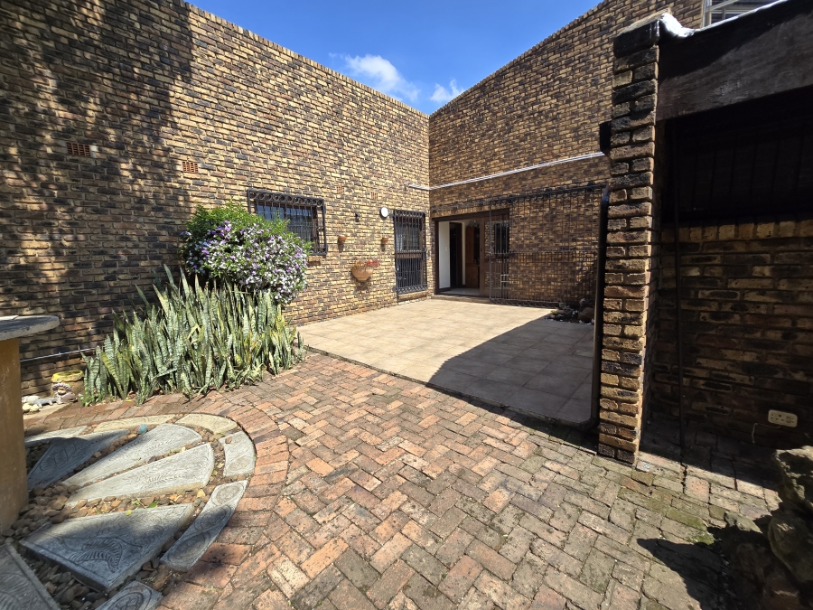 4 Bedroom Property for Sale in Parkhill Gardens Gauteng