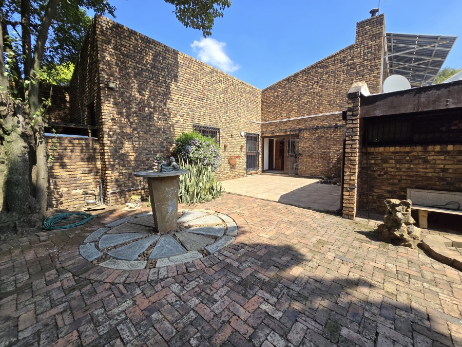 4 Bedroom Property for Sale in Parkhill Gardens Gauteng