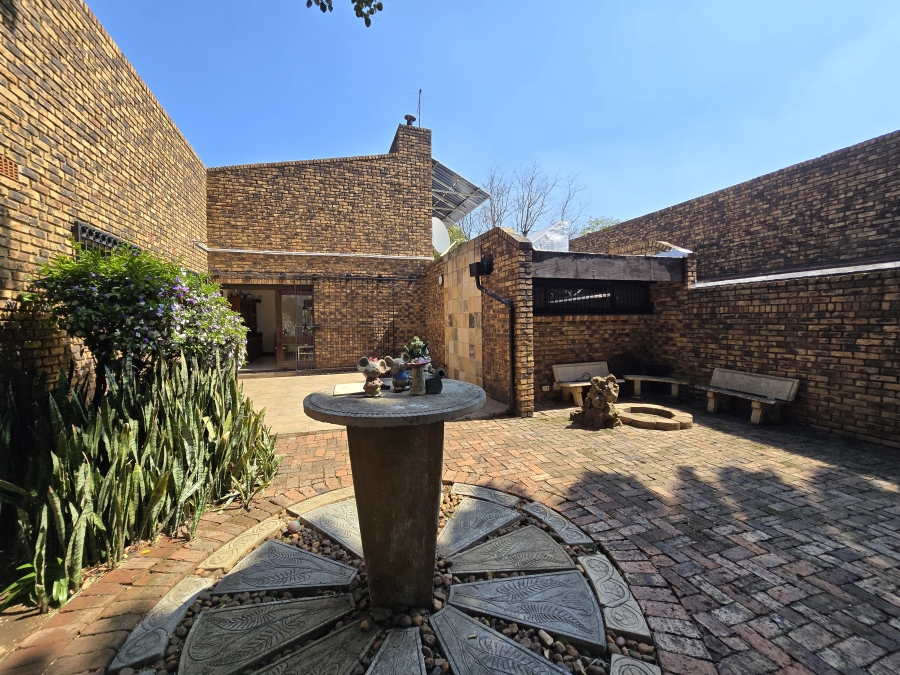 4 Bedroom Property for Sale in Parkhill Gardens Gauteng