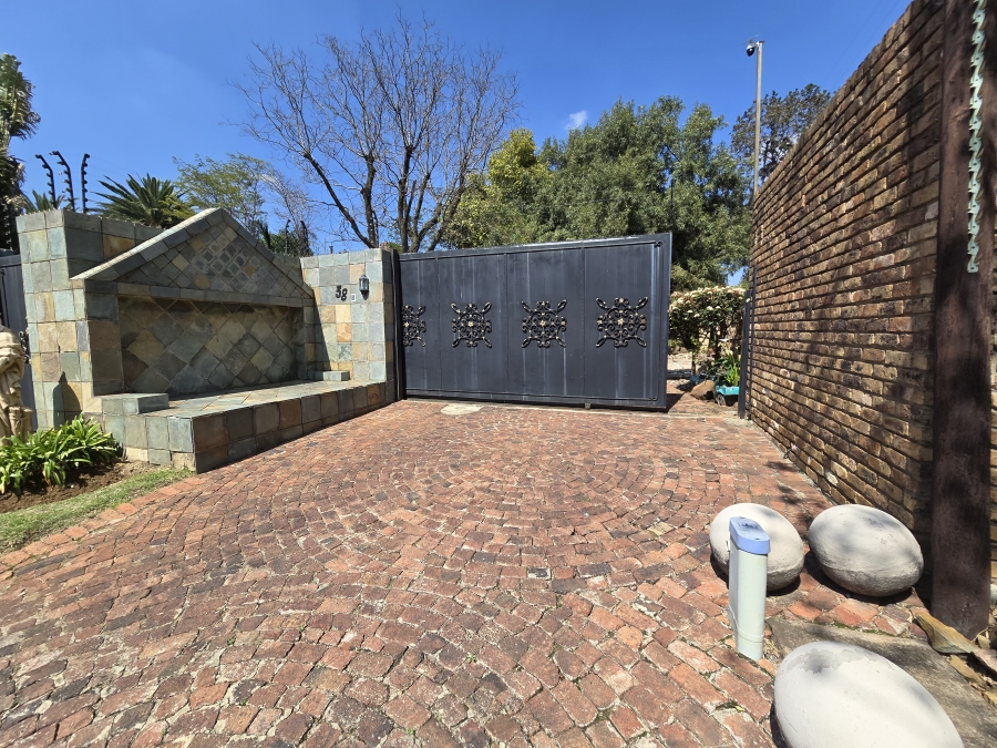 4 Bedroom Property for Sale in Parkhill Gardens Gauteng