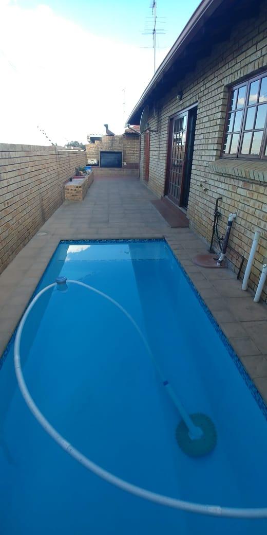 To Let 3 Bedroom Property for Rent in New Market Park Gauteng