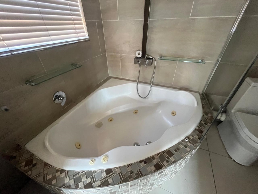 To Let 3 Bedroom Property for Rent in New Market Park Gauteng