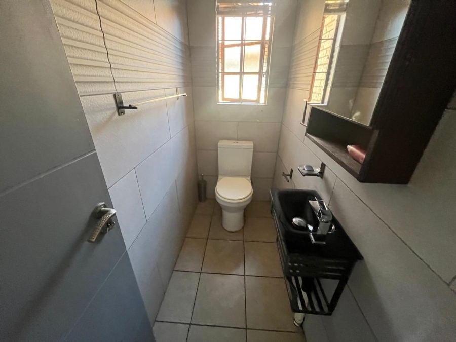 To Let 3 Bedroom Property for Rent in New Market Park Gauteng