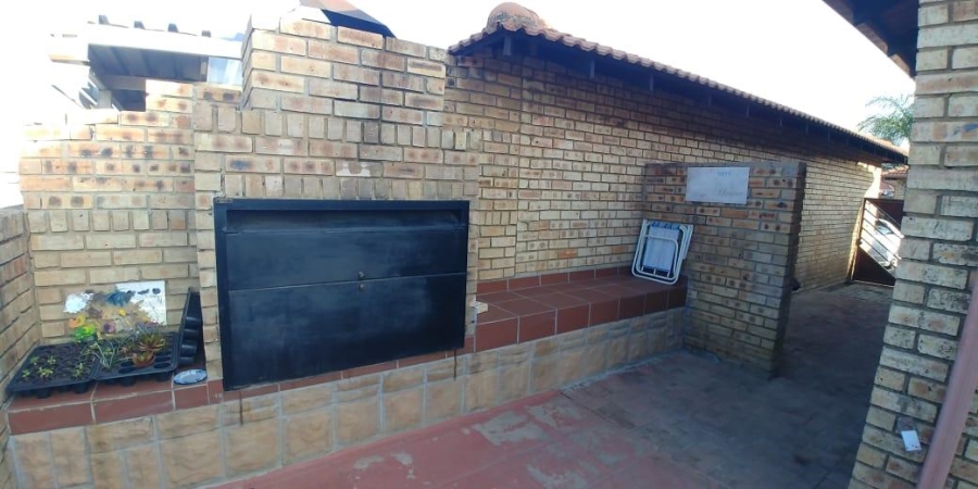 To Let 3 Bedroom Property for Rent in New Market Park Gauteng