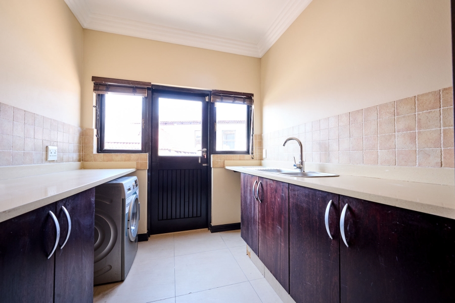 5 Bedroom Property for Sale in Kyalami Crest Estate Gauteng