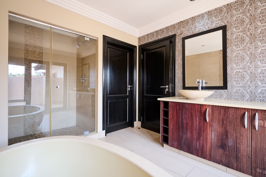 5 Bedroom Property for Sale in Kyalami Crest Estate Gauteng