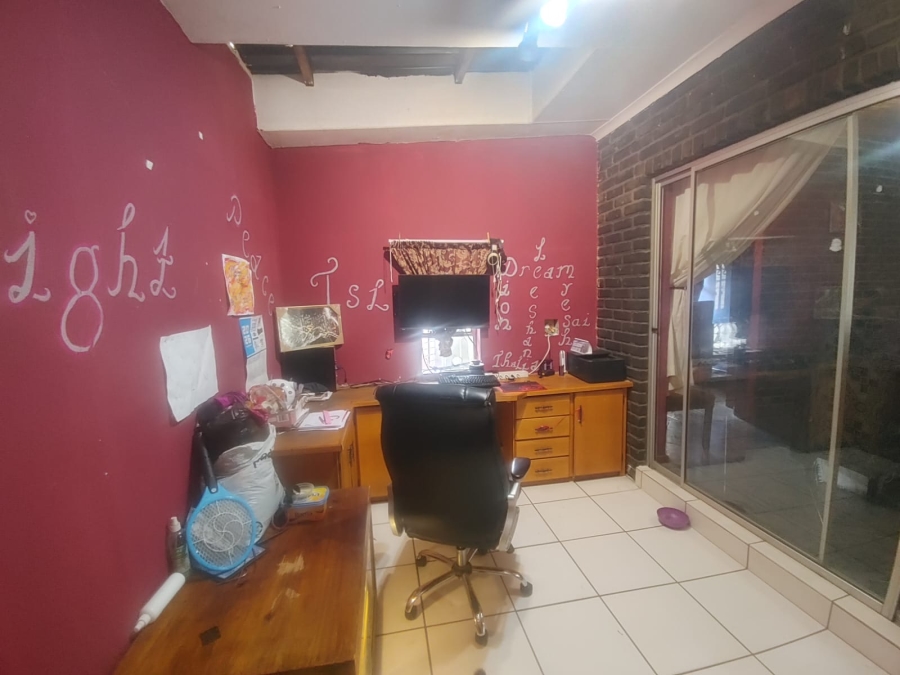 To Let 4 Bedroom Property for Rent in Falcon Ridge Gauteng