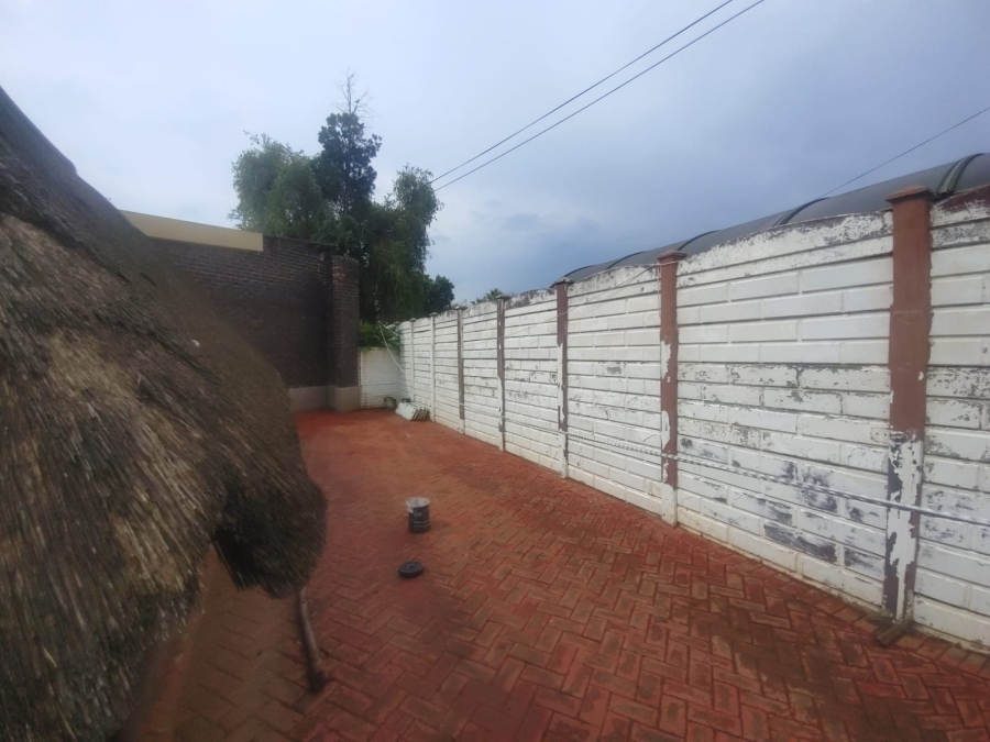 To Let 4 Bedroom Property for Rent in Falcon Ridge Gauteng