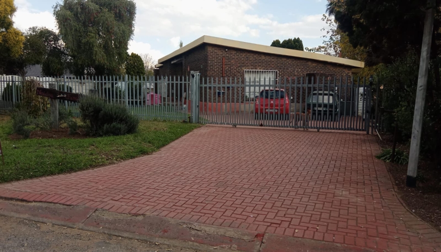 To Let 4 Bedroom Property for Rent in Falcon Ridge Gauteng