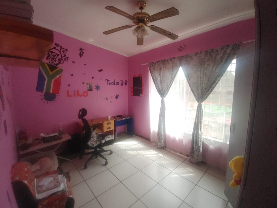 To Let 4 Bedroom Property for Rent in Falcon Ridge Gauteng