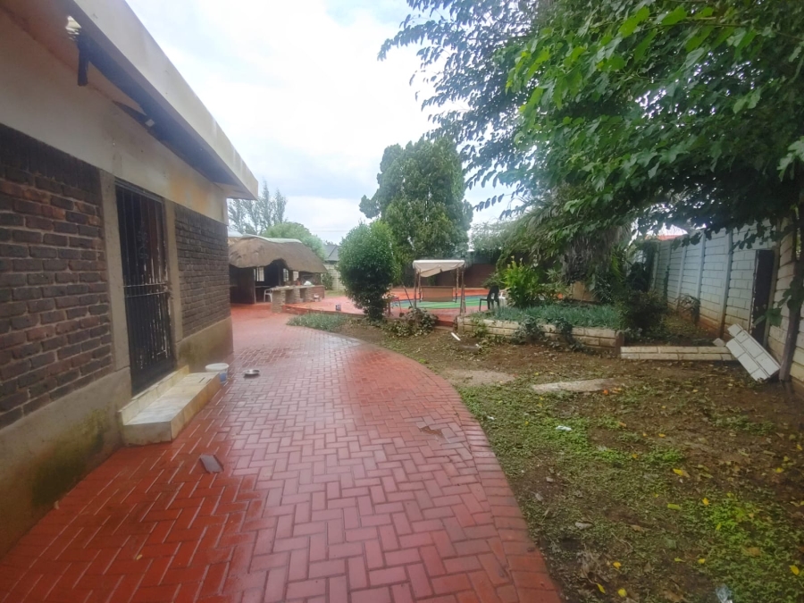 To Let 4 Bedroom Property for Rent in Falcon Ridge Gauteng