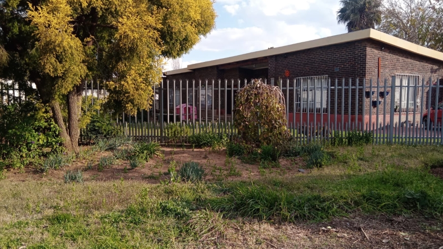 To Let 4 Bedroom Property for Rent in Falcon Ridge Gauteng