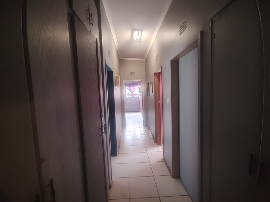 To Let 4 Bedroom Property for Rent in Falcon Ridge Gauteng