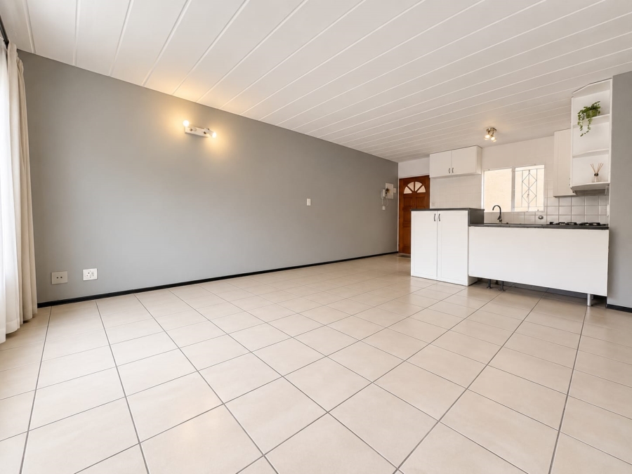 2 Bedroom Property for Sale in Helderkruin Gauteng