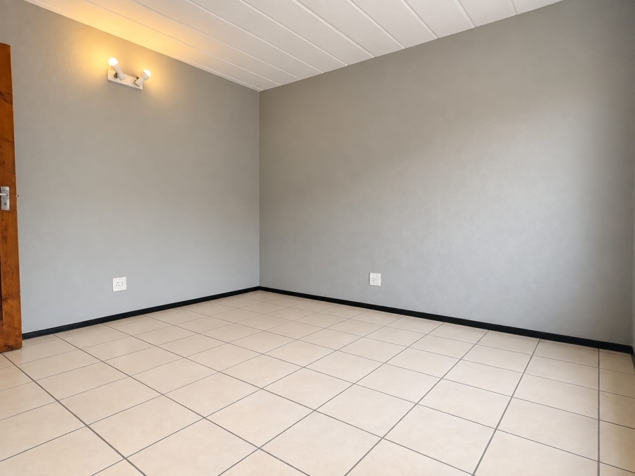 2 Bedroom Property for Sale in Helderkruin Gauteng