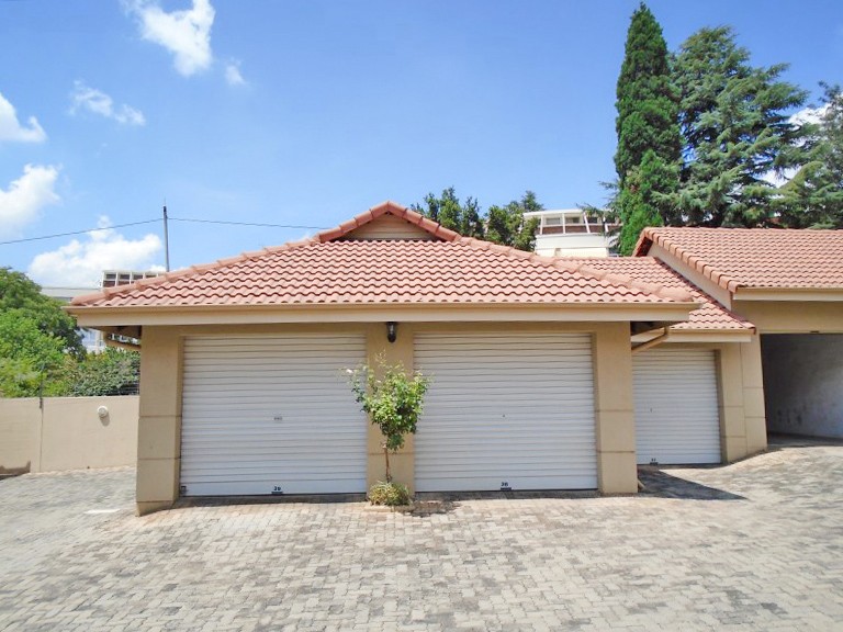 To Let 2 Bedroom Property for Rent in Illovo Gauteng