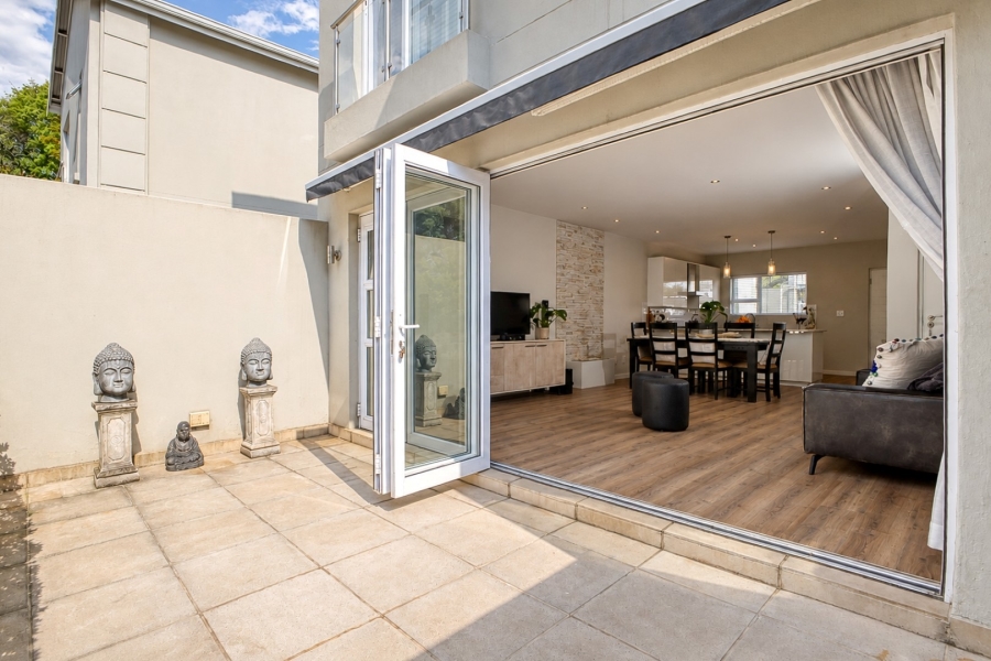 2 Bedroom Property for Sale in Linden Gauteng