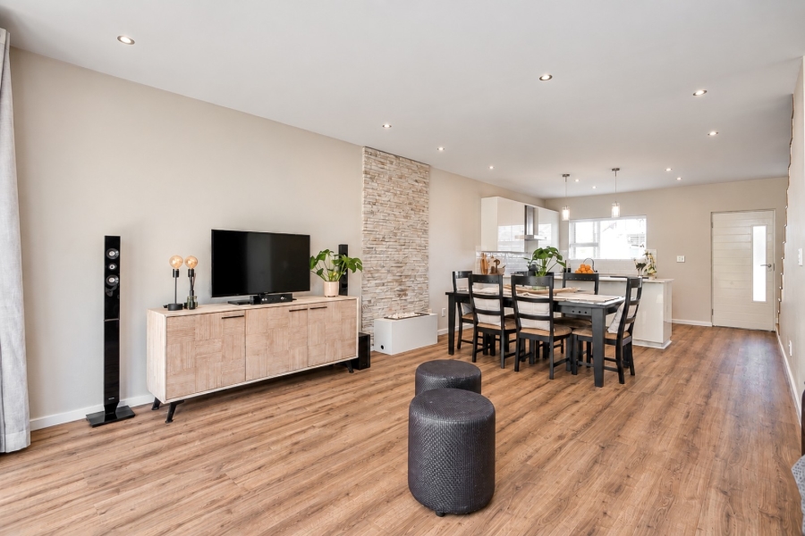 2 Bedroom Property for Sale in Linden Gauteng