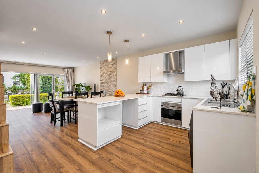 2 Bedroom Property for Sale in Linden Gauteng