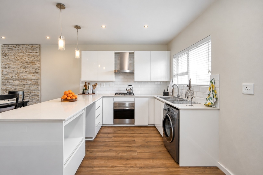 2 Bedroom Property for Sale in Linden Gauteng