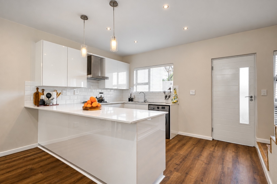 2 Bedroom Property for Sale in Linden Gauteng
