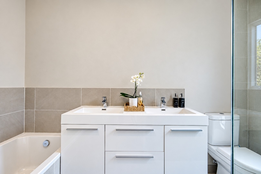 2 Bedroom Property for Sale in Linden Gauteng