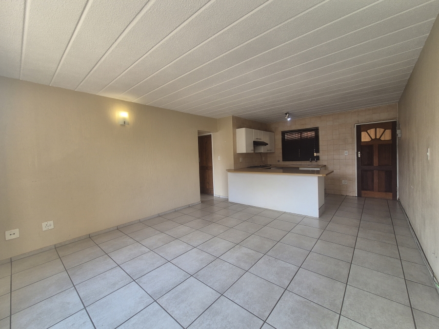 To Let 2 Bedroom Property for Rent in Helderkruin Gauteng